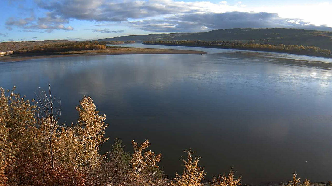Monitoring water levels in regional lake